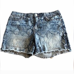 Seven7 weekend shorts blue snakeskin denim 6 GUC